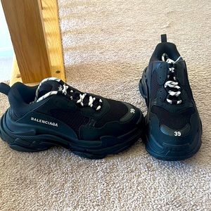 Only worn once perfect condition all black white laced balencees.